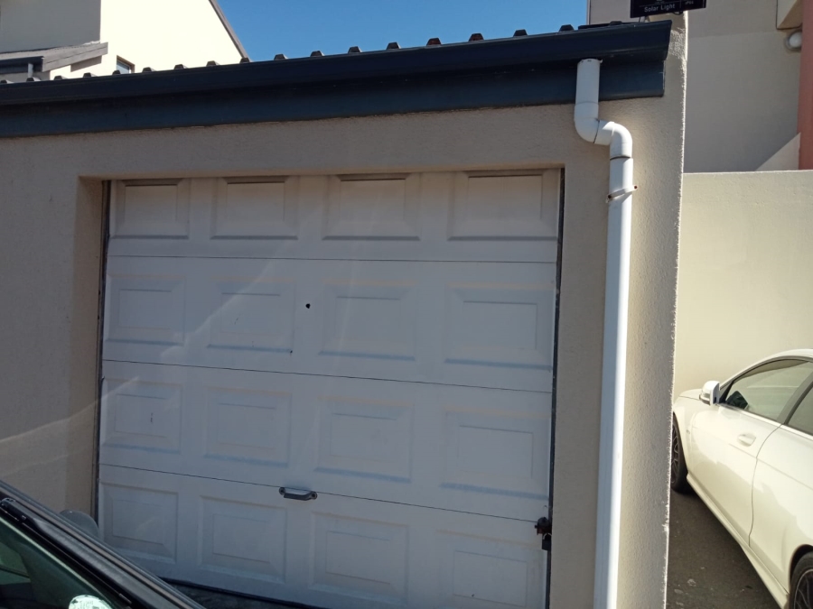 1 Bedroom Property for Sale in Parklands Western Cape